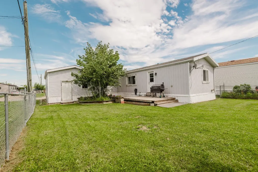 9709 107 Clairmont AB T8X5E5