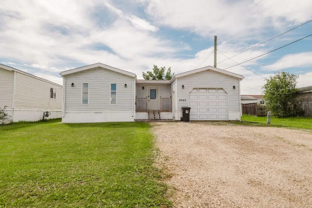 9709 107 Clairmont AB T8X5E5