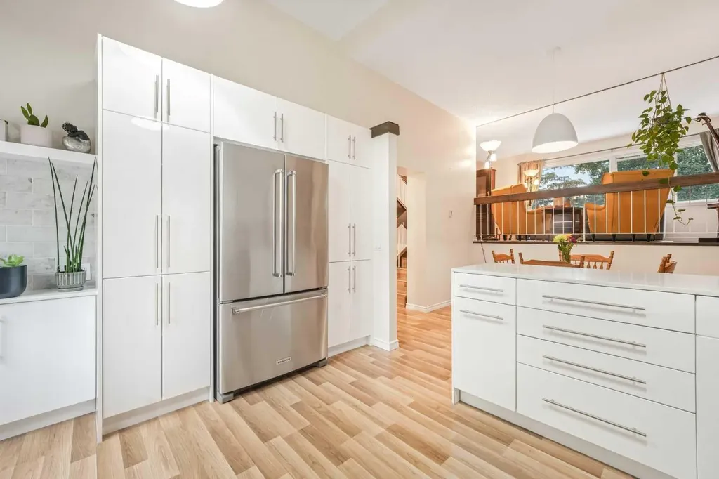 70 Brae Glen Lane SW Calgary AB T2W 1B6