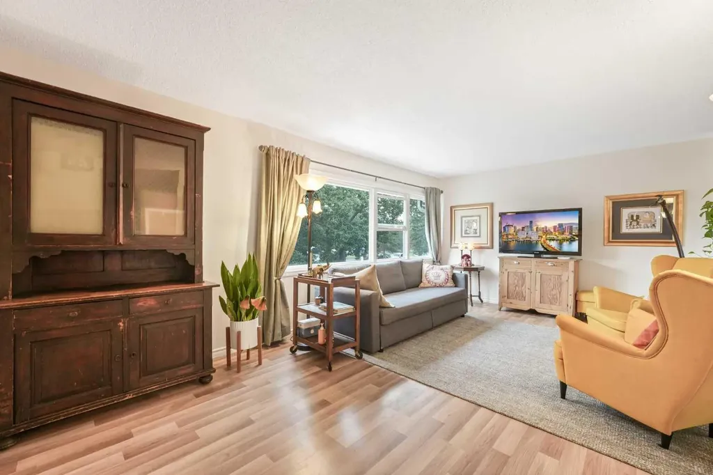 70 Brae Glen Lane SW Calgary AB T2W 1B6