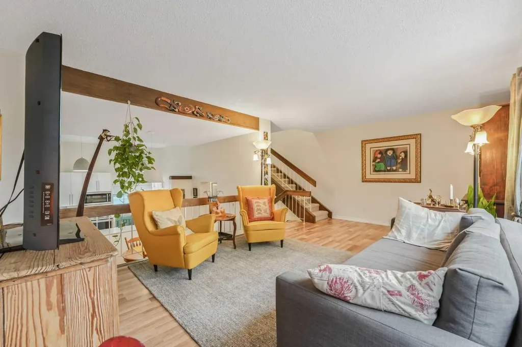 70 Brae Glen Lane SW Calgary AB T2W 1B6