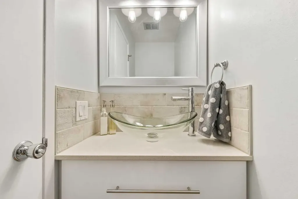 70 Brae Glen Lane SW Calgary AB T2W 1B6