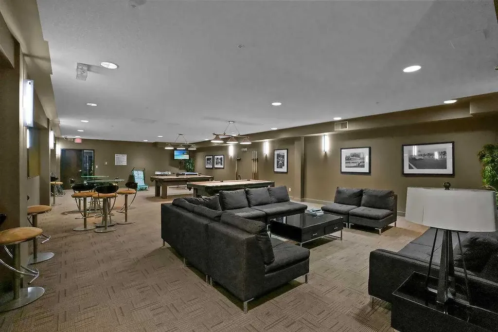 63 Inglewood Park SE Calgary AB T2G 1B7