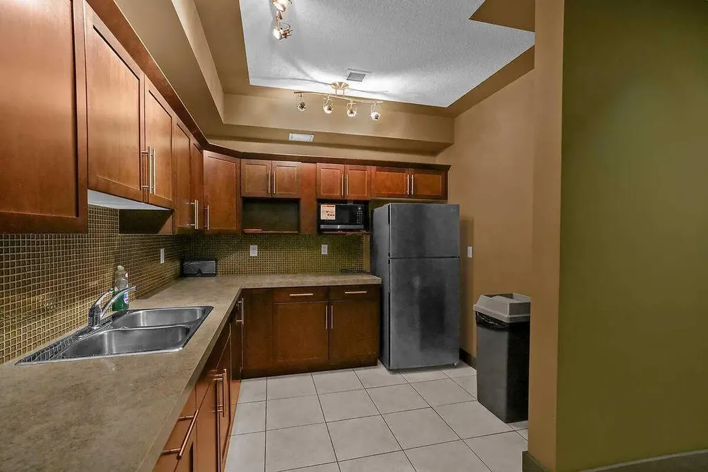 63 Inglewood Park SE Calgary AB T2G 1B7