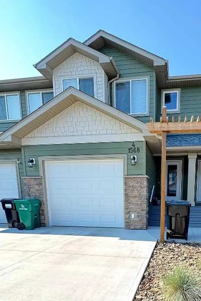 1568 Stafford Drive N Lethbridge AB T1H7G8