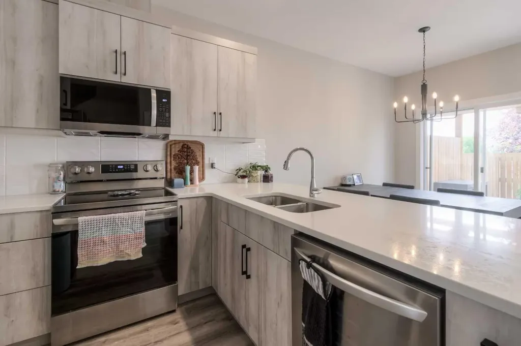 1568 Stafford Drive N Lethbridge AB T1H7G8