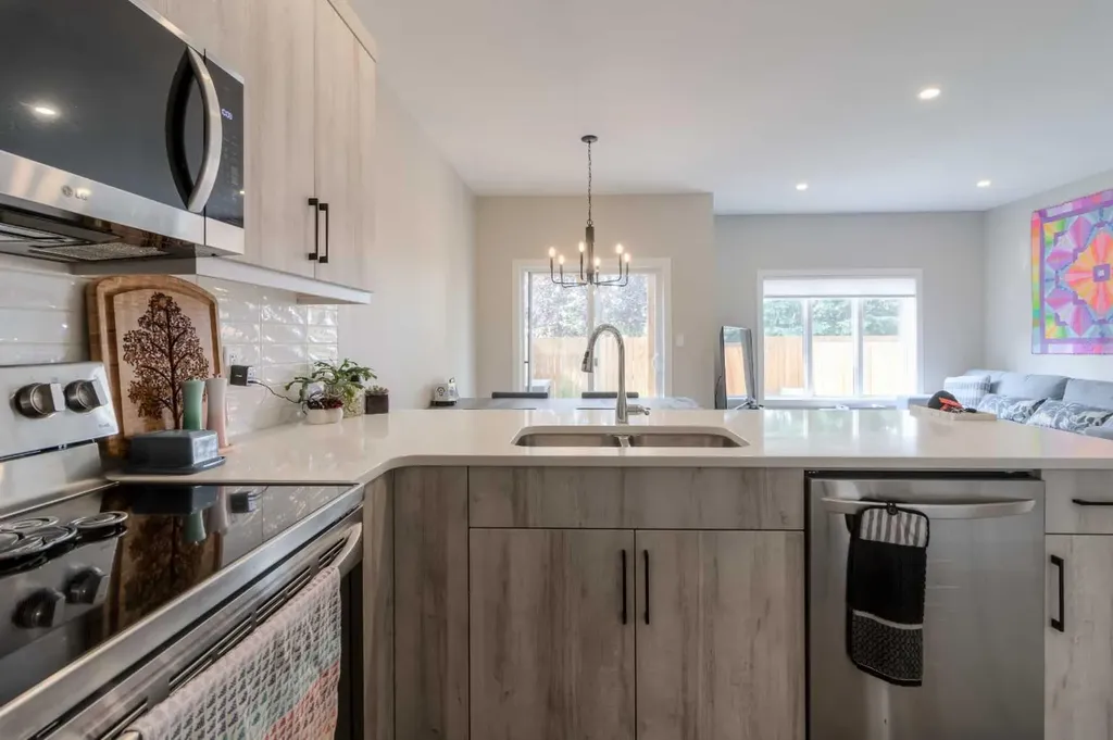1568 Stafford Drive N Lethbridge AB T1H7G8