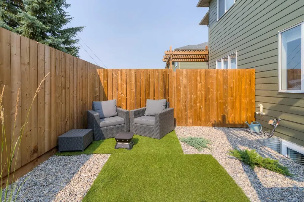 1568 Stafford Drive N Lethbridge AB T1H7G8