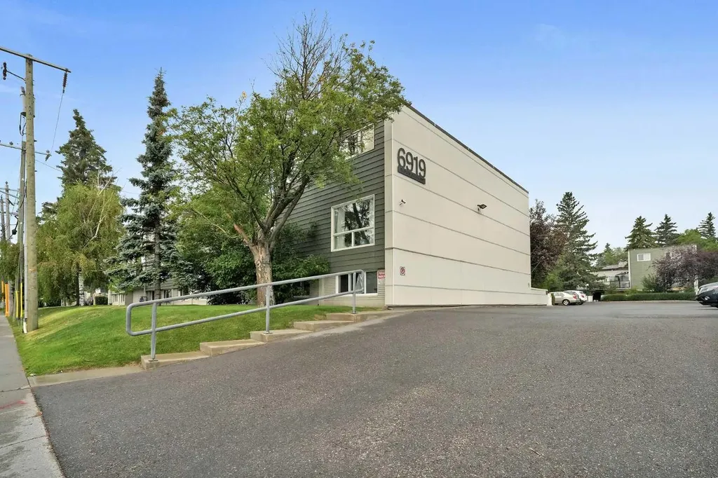 6919 Elbow Drive SW Calgary AB T2V 0E6