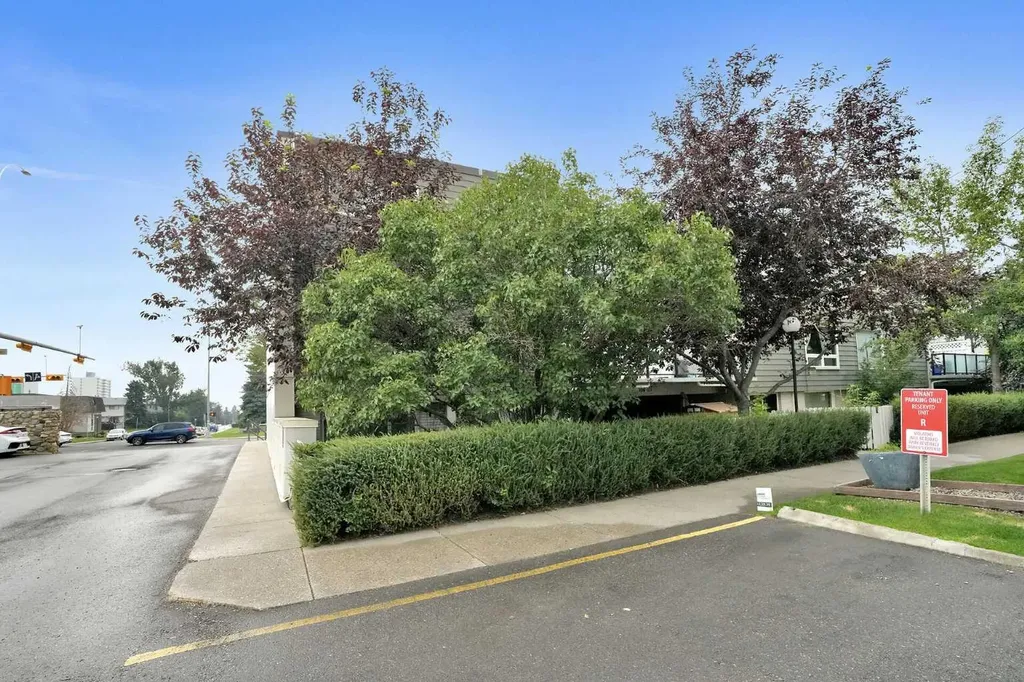 6919 Elbow Drive SW Calgary AB T2V 0E6