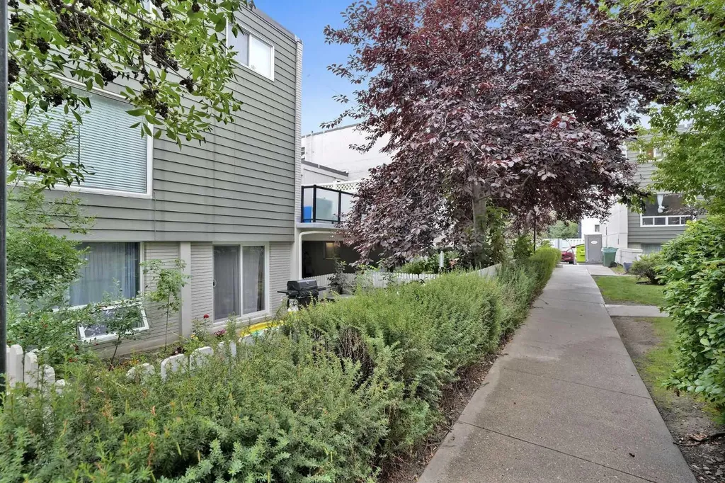 6919 Elbow Drive SW Calgary AB T2V 0E6