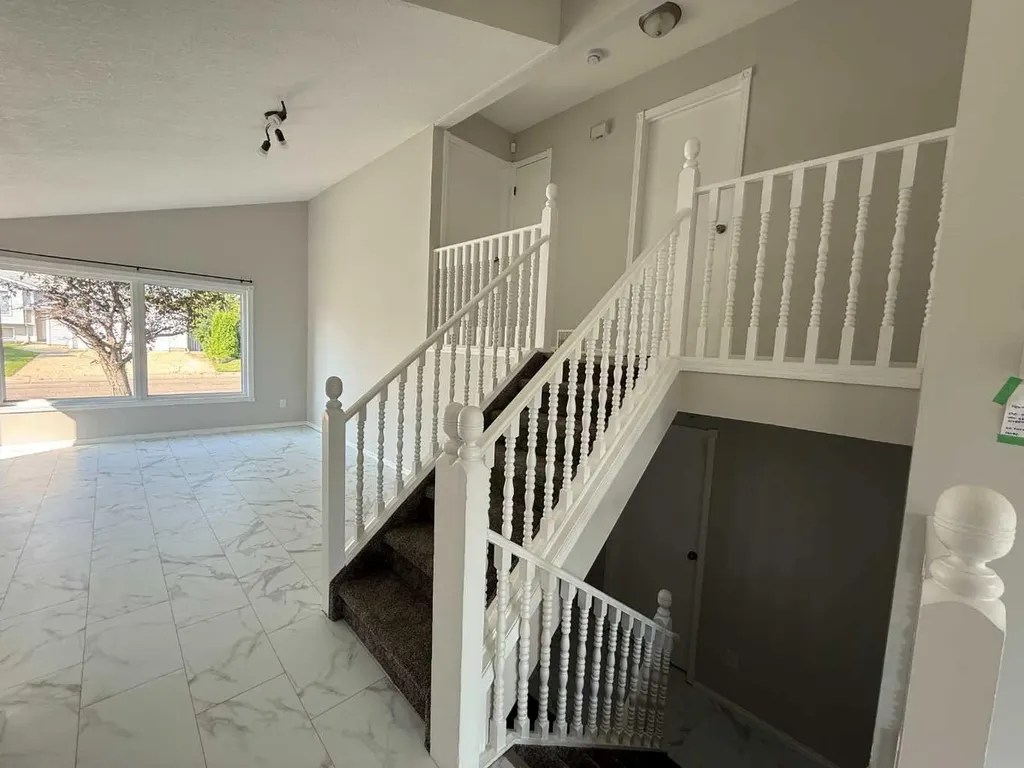 2725 57b Avenue Lloydminster AB T9V 2N1