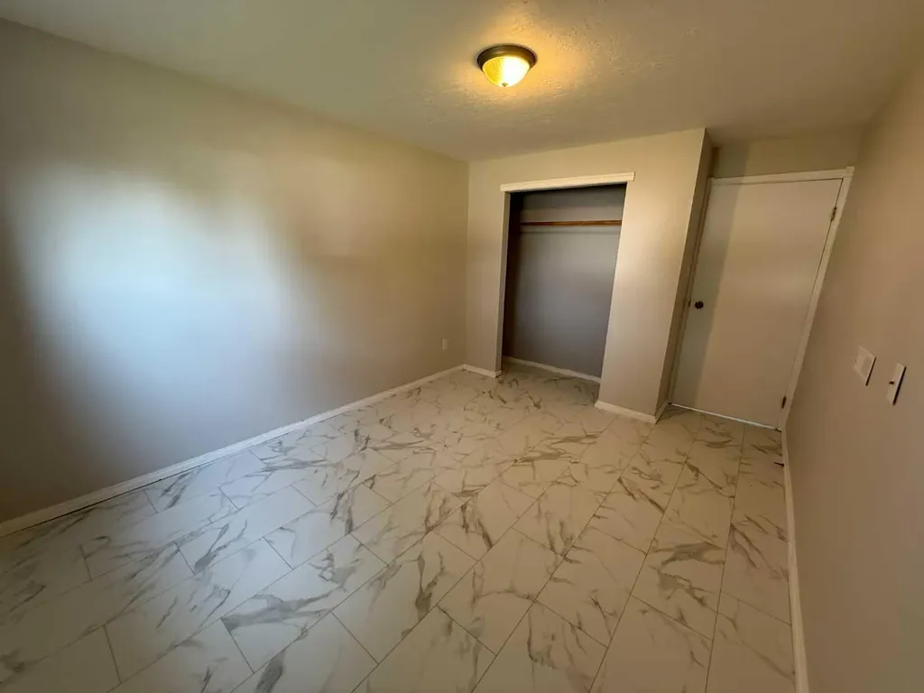 2725 57b Avenue Lloydminster AB T9V 2N1