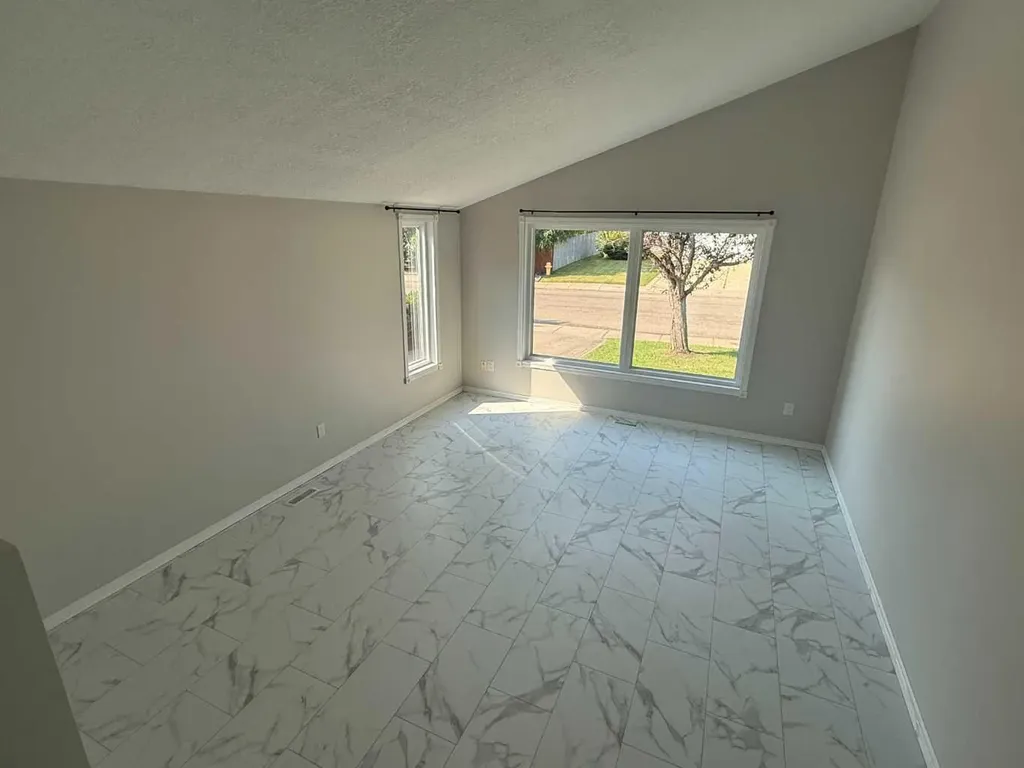 2725 57b Avenue Lloydminster AB T9V 2N1
