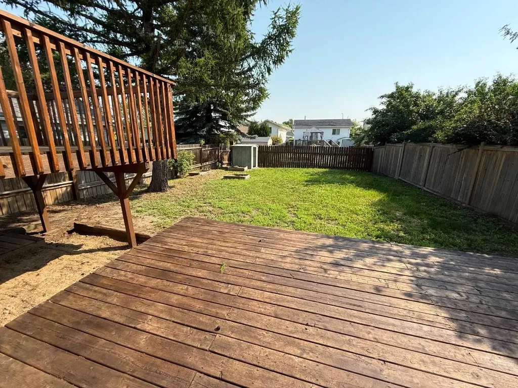 2725 57b Avenue Lloydminster AB T9V 2N1