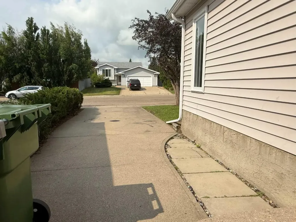 2725 57b Avenue Lloydminster AB T9V 2N1