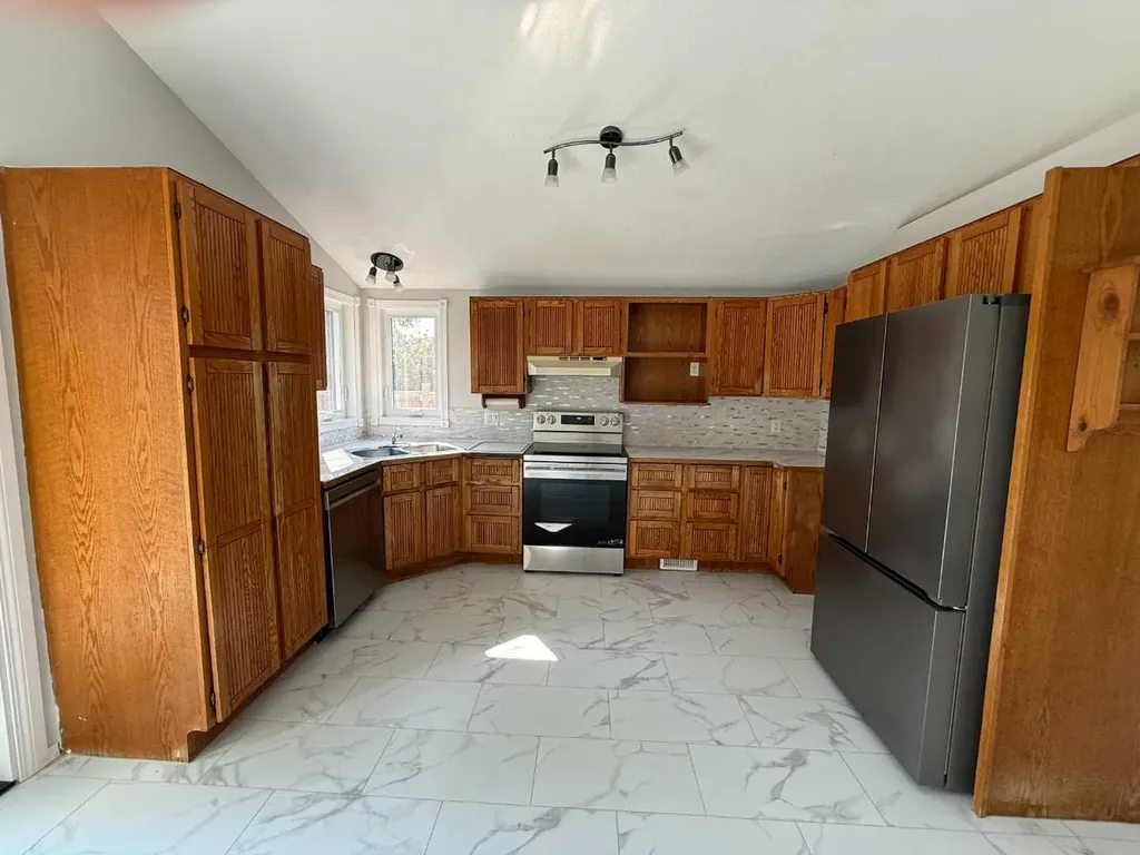 2725 57b Avenue Lloydminster AB T9V 2N1