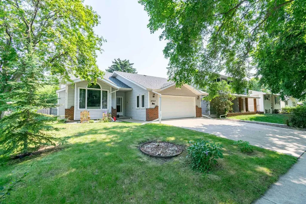 4907 53 Street Stettler AB T4K 1A9