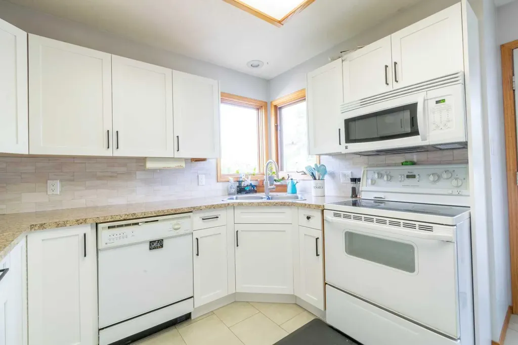 4907 53 Street Stettler AB T4K 1A9