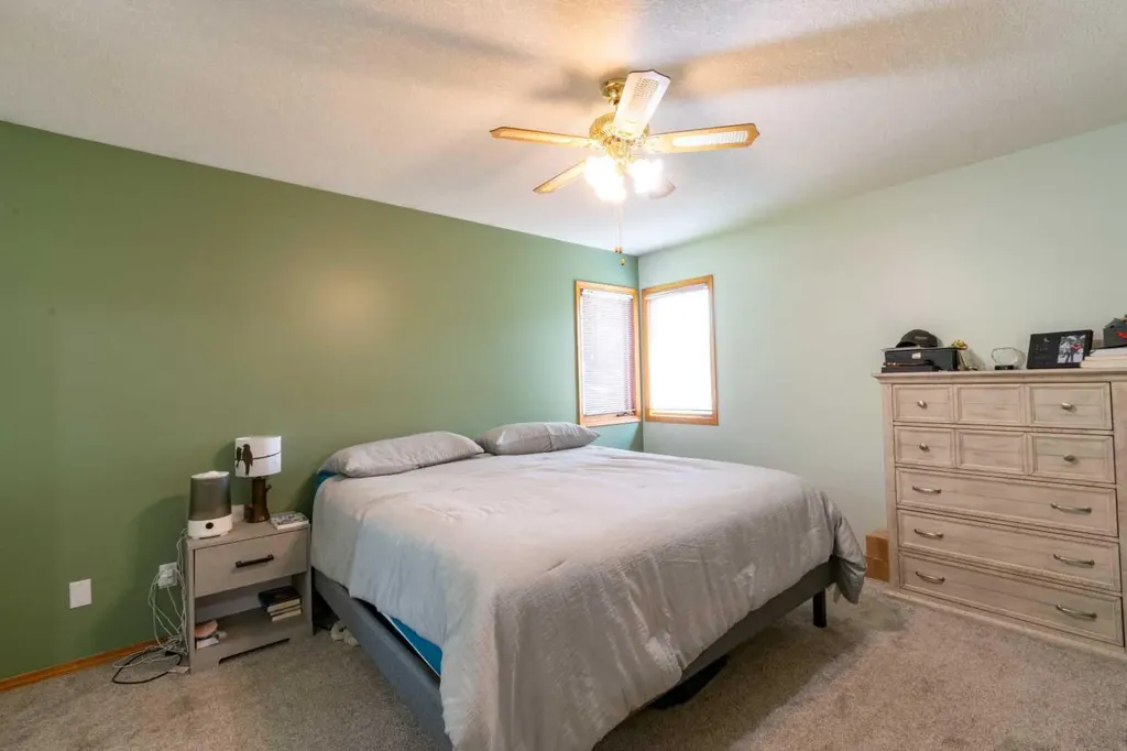 4907 53 Street Stettler AB T4K 1A9