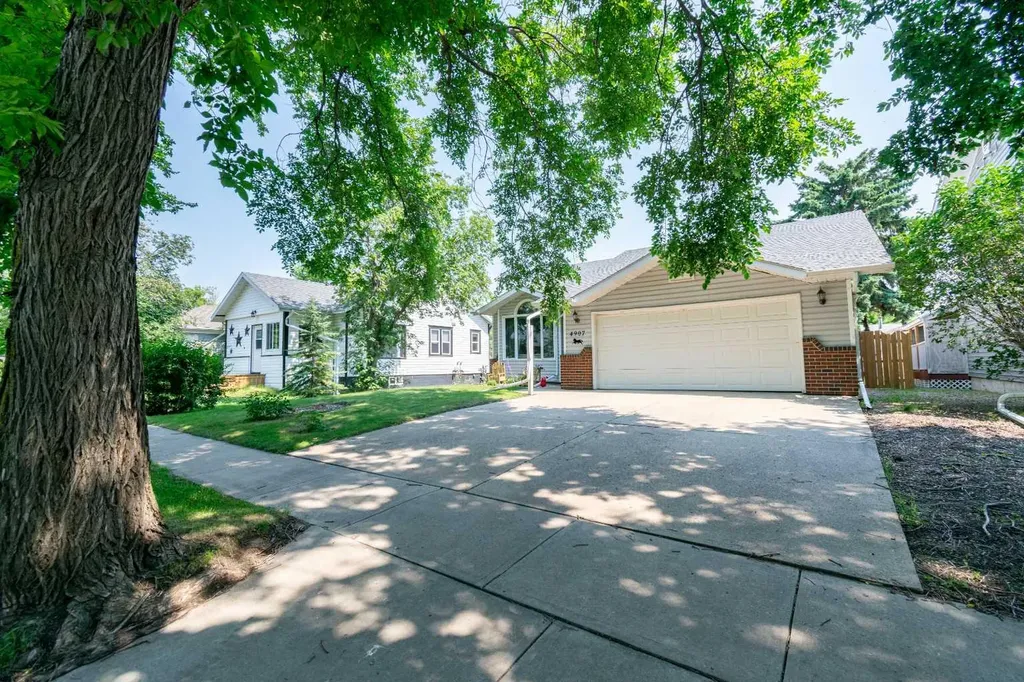 4907 53 Street Stettler AB T4K 1A9