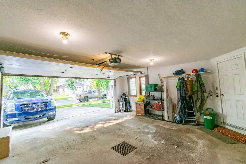 4907 53 Street Stettler AB T4K 1A9