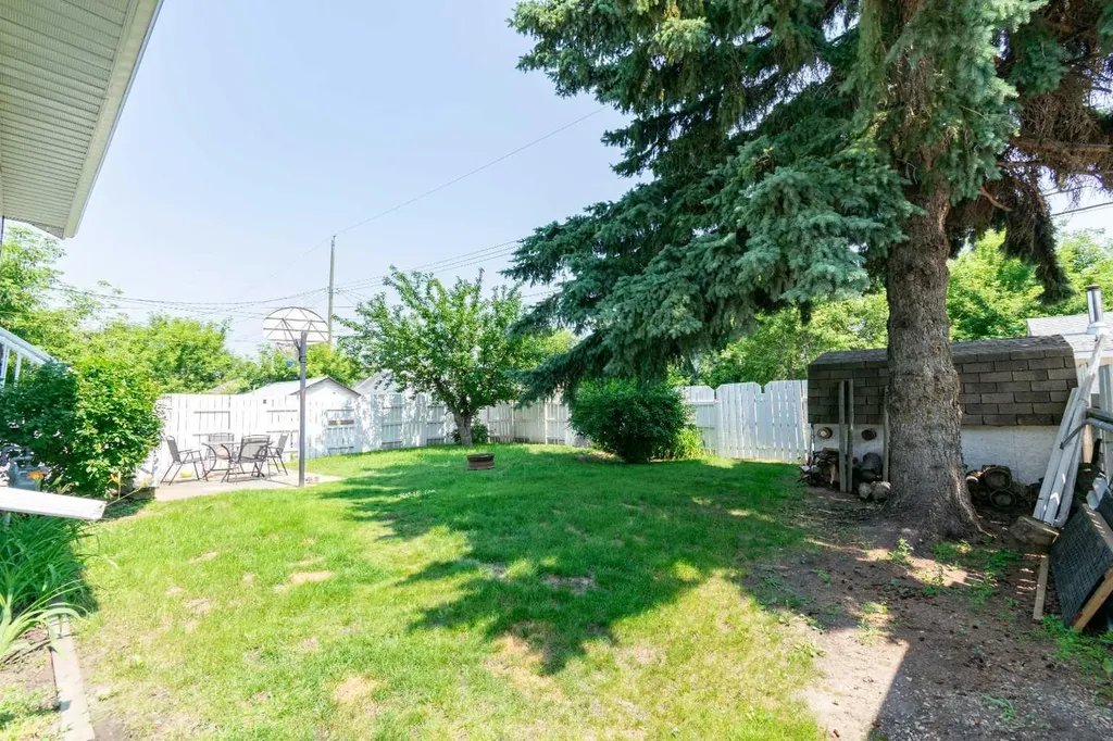 4907 53 Street Stettler AB T4K 1A9
