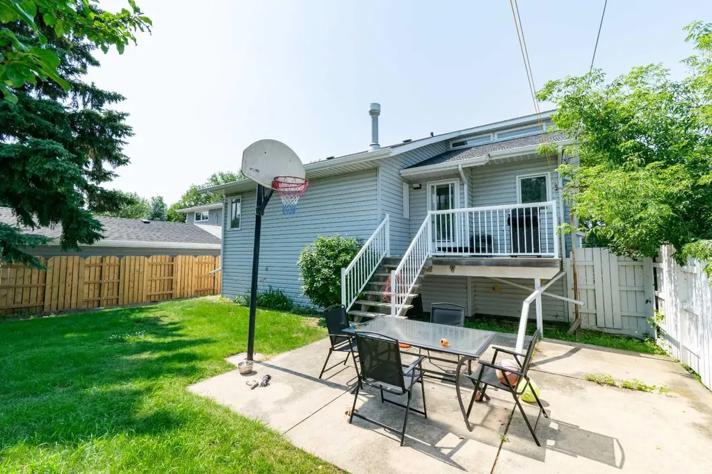 4907 53 Street Stettler AB T4K 1A9
