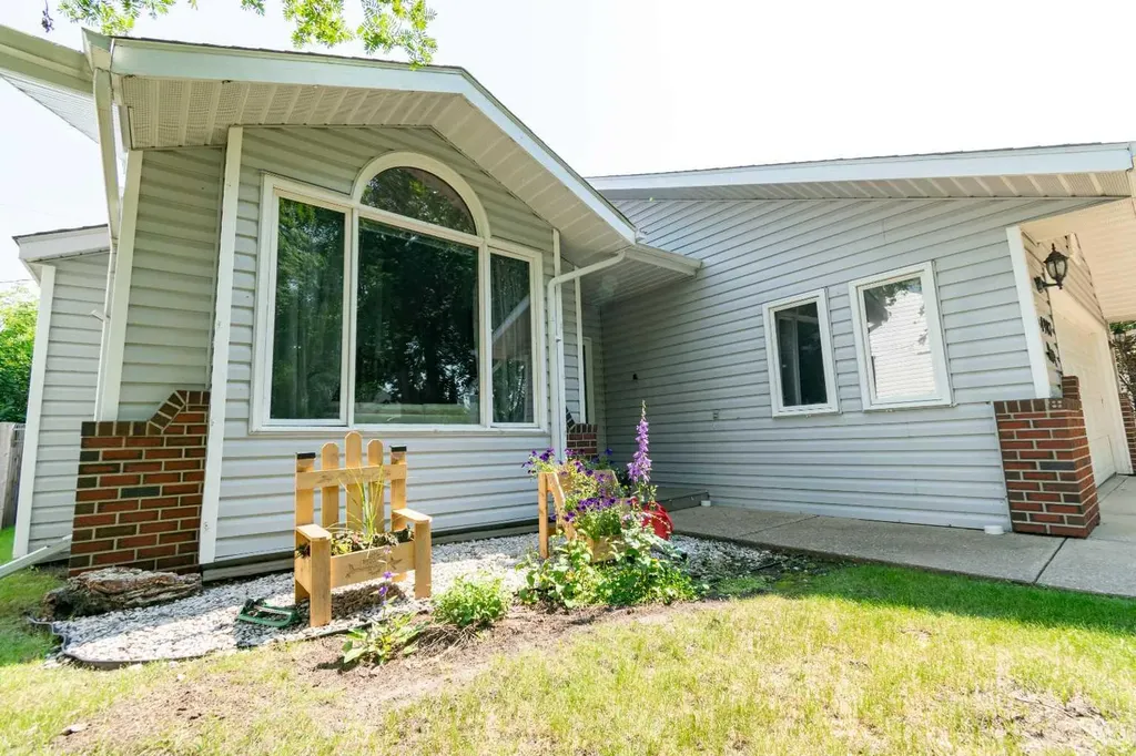 4907 53 Street Stettler AB T4K 1A9