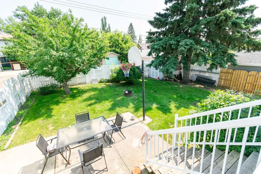 4907 53 Street Stettler AB T4K 1A9