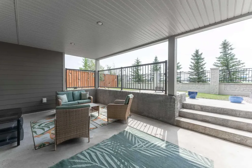 1060 Caledonia Place W Lethbridge AB T1J 5W1