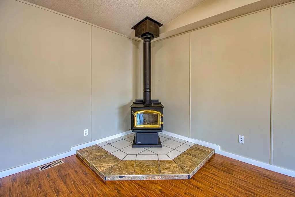 9507 108b Avenue Clairmont AB T8X 5B5