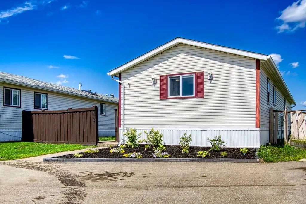 9507 108b Avenue Clairmont AB T8X 5B5