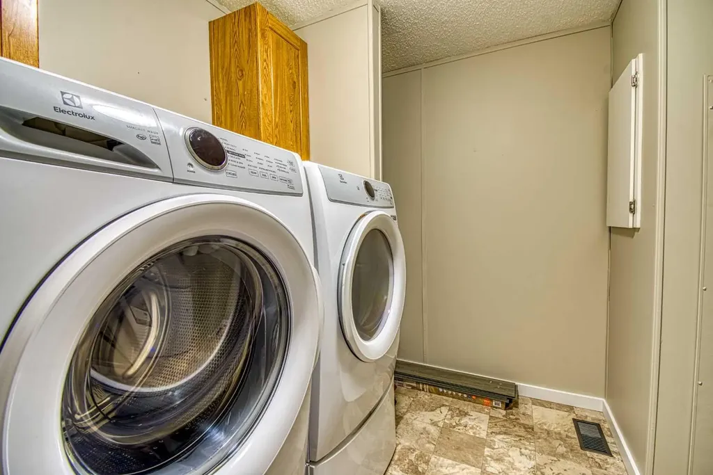 9507 108b Avenue Clairmont AB T8X 5B5
