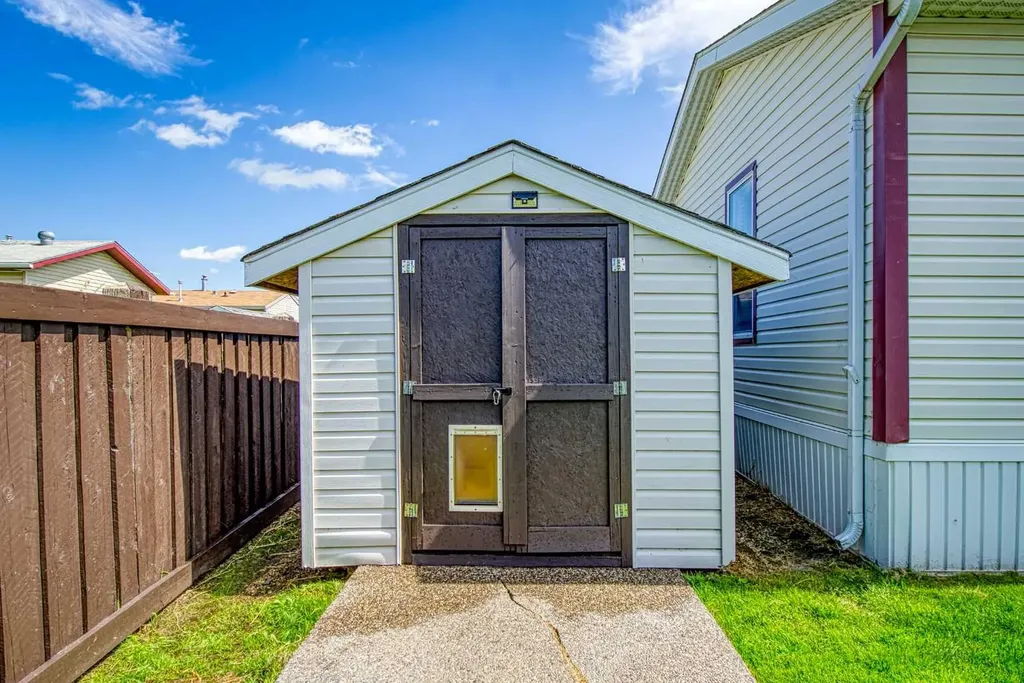 9507 108b Avenue Clairmont AB T8X 5B5