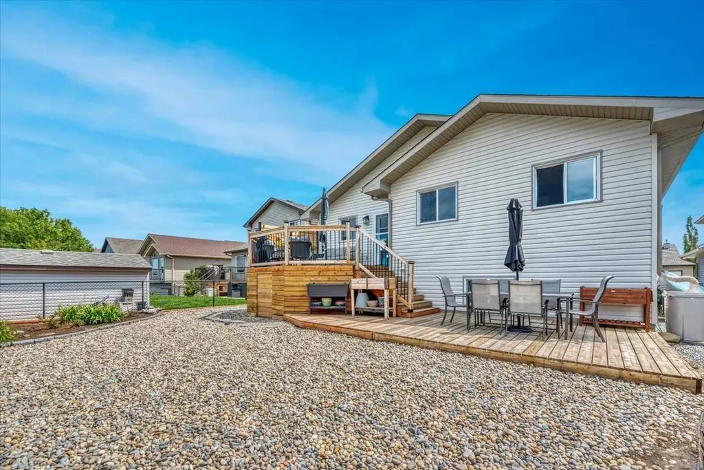 156 Aspen Creek Crescent Strathmore AB T1P 0A7