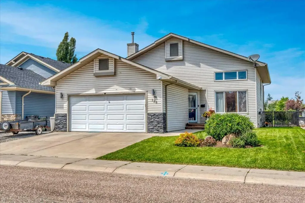 156 Aspen Creek Crescent Strathmore AB T1P 0A7