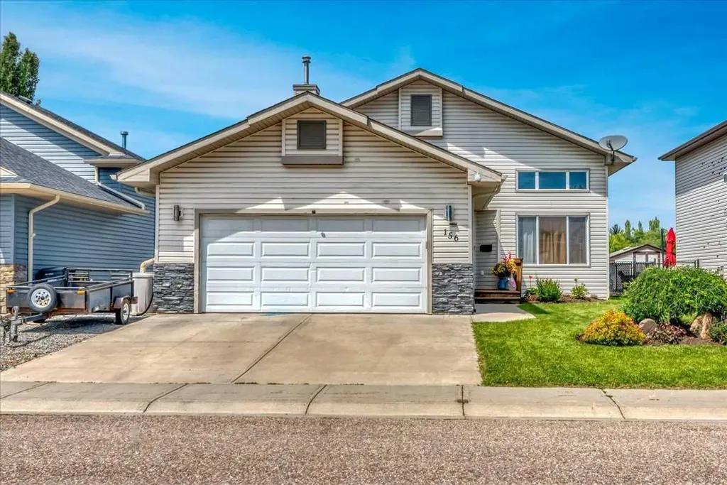 156 Aspen Creek Crescent Strathmore AB T1P 0A7