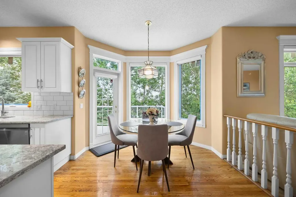207 Hamptons Drive NW Calgary AB T3A 5S1