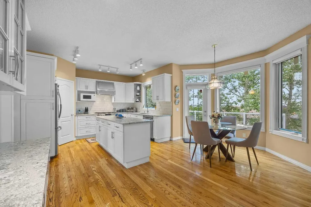 207 Hamptons Drive NW Calgary AB T3A 5S1
