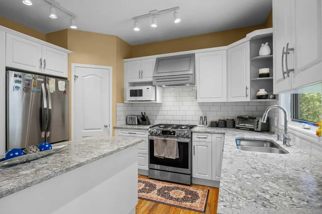 207 Hamptons Drive NW Calgary AB T3A 5S1