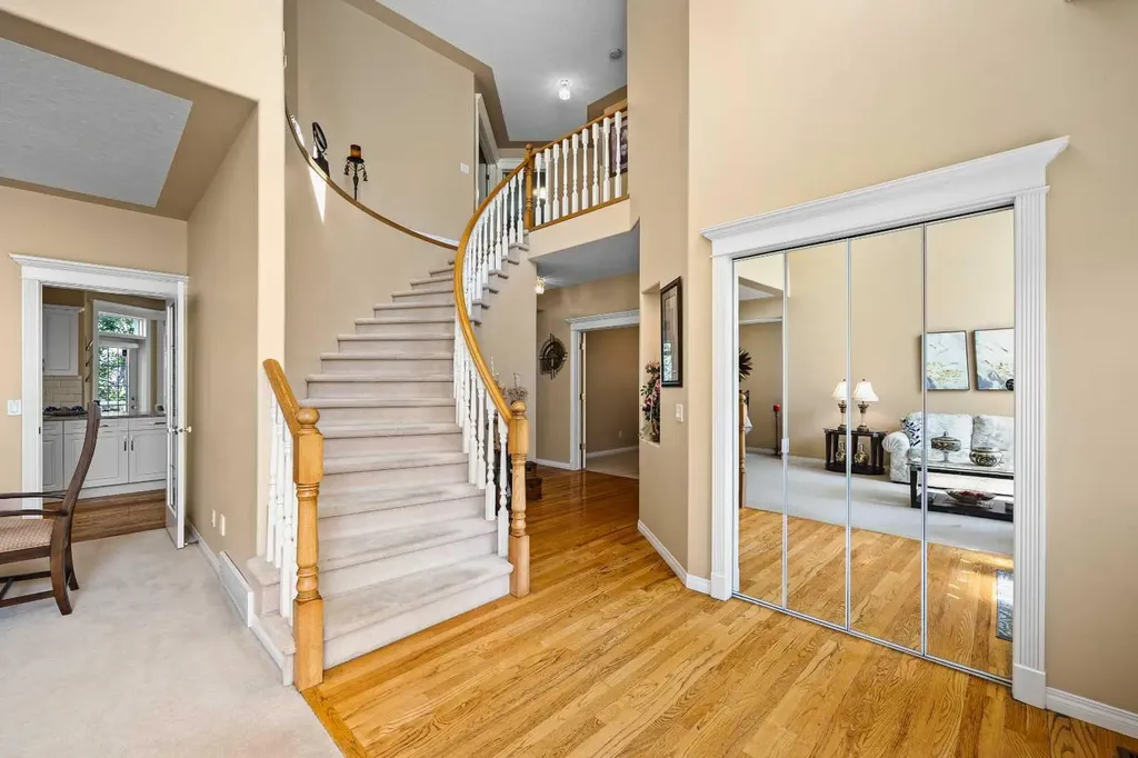 207 Hamptons Drive NW Calgary AB T3A 5S1