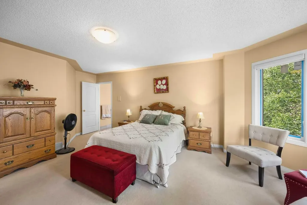 207 Hamptons Drive NW Calgary AB T3A 5S1