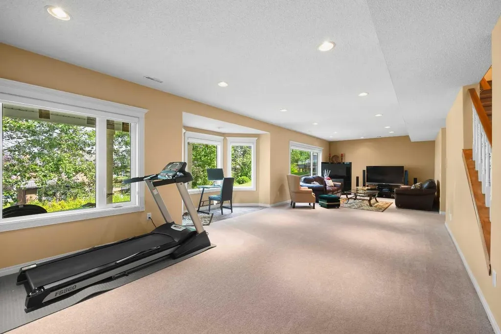 207 Hamptons Drive NW Calgary AB T3A 5S1