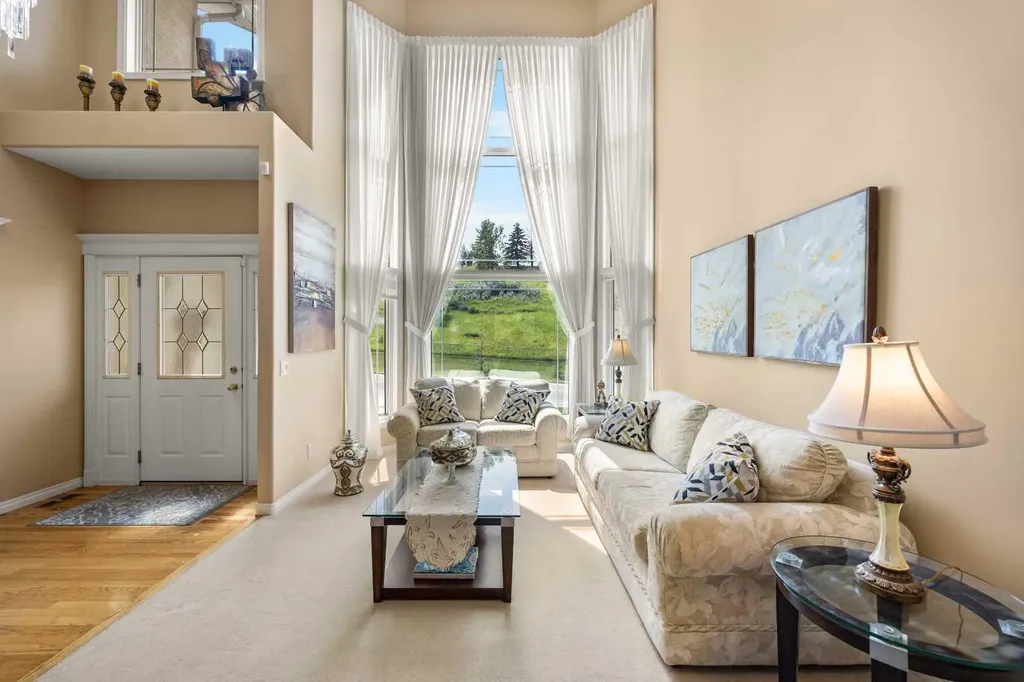 207 Hamptons Drive NW Calgary AB T3A 5S1