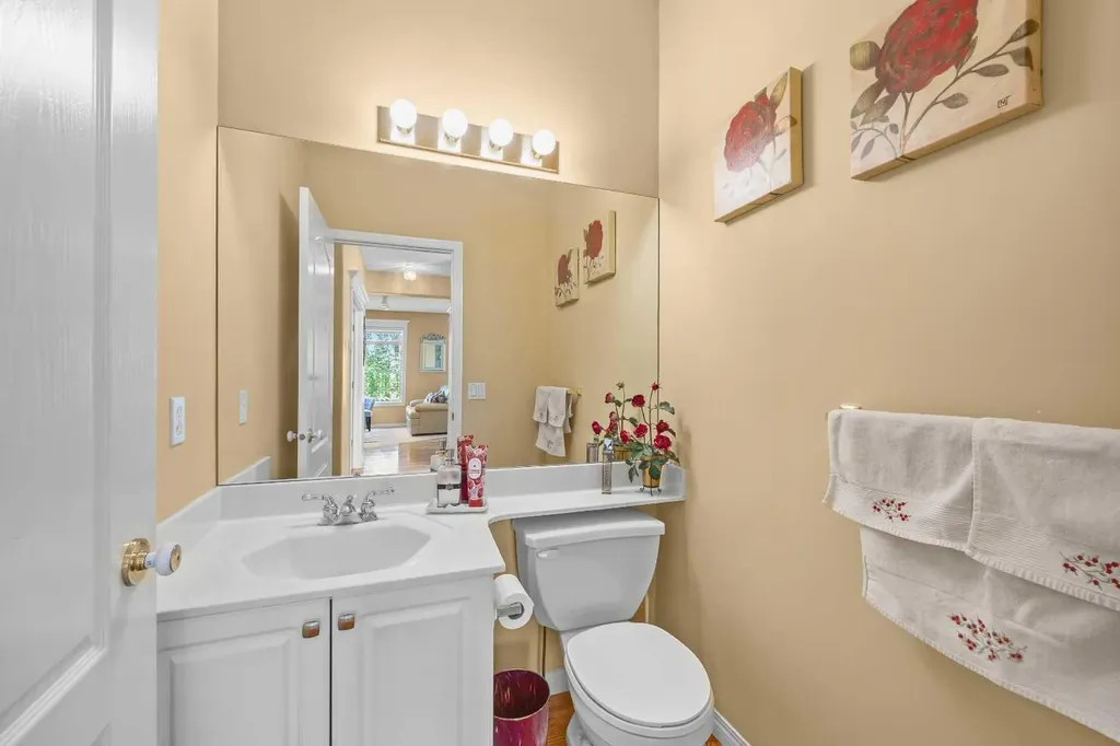 207 Hamptons Drive NW Calgary AB T3A 5S1