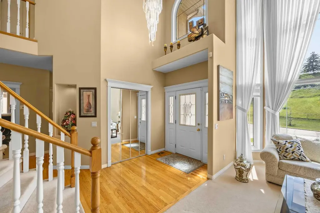207 Hamptons Drive NW Calgary AB T3A 5S1