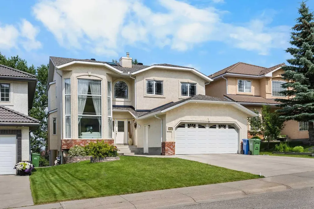 207 Hamptons Drive NW Calgary AB T3A 5S1