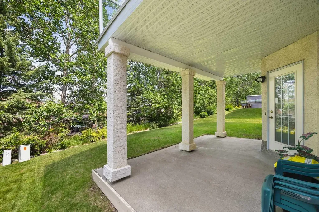 207 Hamptons Drive NW Calgary AB T3A 5S1