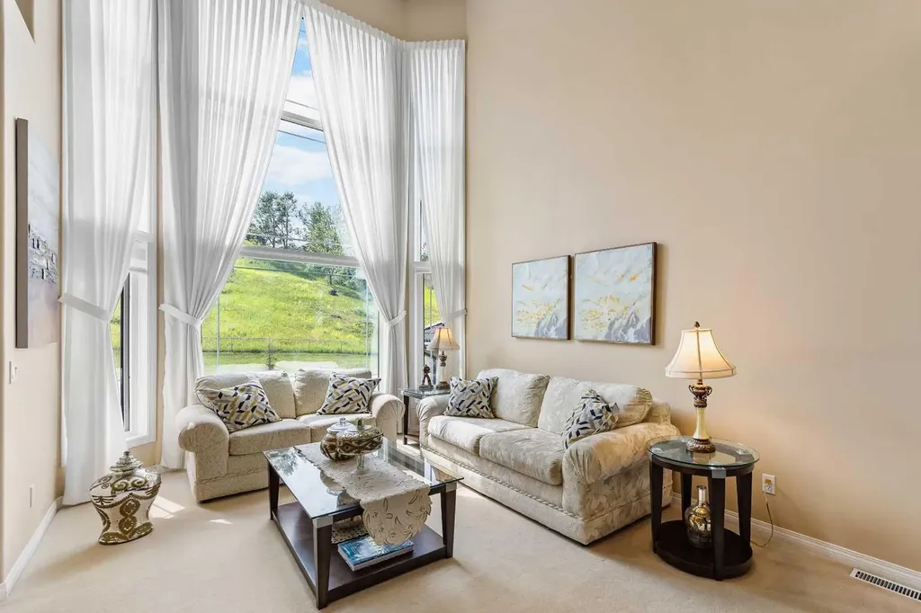 207 Hamptons Drive NW Calgary AB T3A 5S1